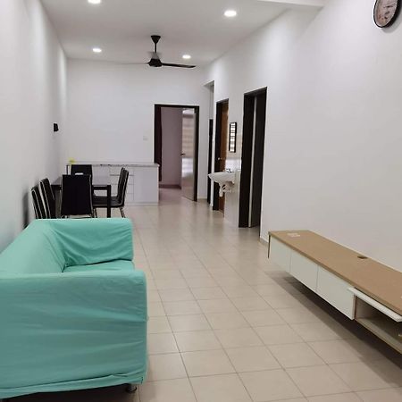 Infinity Homestay Bandar Cemerlang Улу Тирам Экстерьер фото